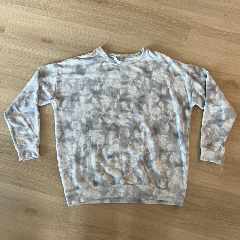 Athleta Studio to Street Gray camo lux crewneck sweatshirt M
